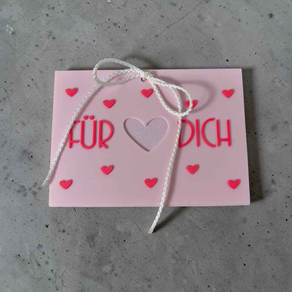 Rosa 3D Karte mit Schriftzug „Für Dich“, Herz und dekorativen kleinen Herzen